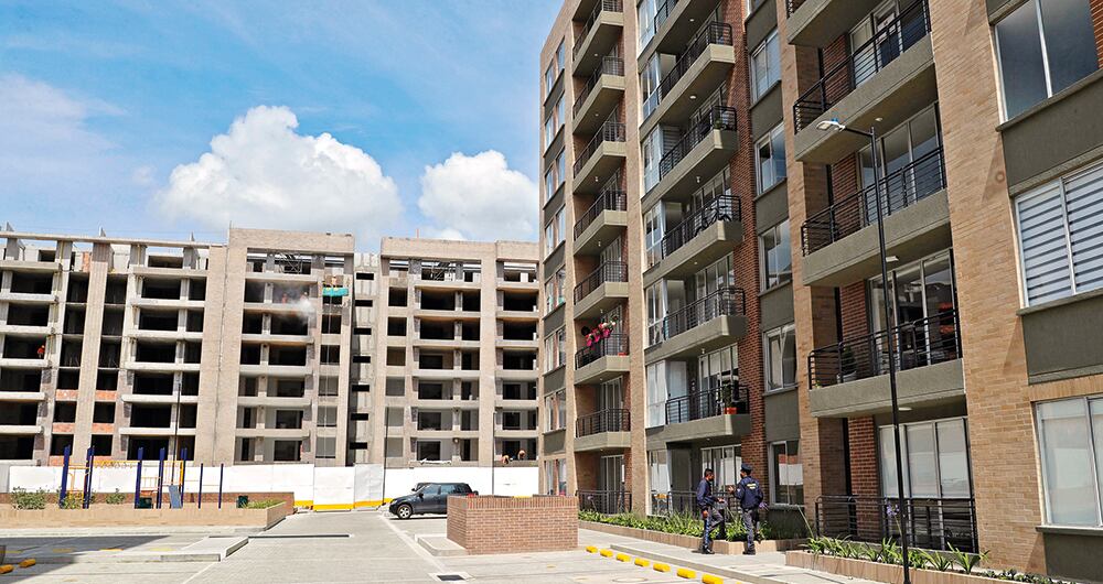  Los cálculos de Camacol indican que en 2023 se iniciará la construcción de 189.000 nuevas viviendas, de las cuales 133.000 serán de interés social, conocidas como VIS. 