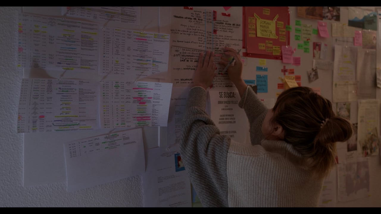 En ‘La hija del volcán’ Jenifer de la Rosa Martín, la directora y protagonista del documental busca recomponer la historia de sus orígenes luego de la tragedia que conmovió al mundo en 1985.