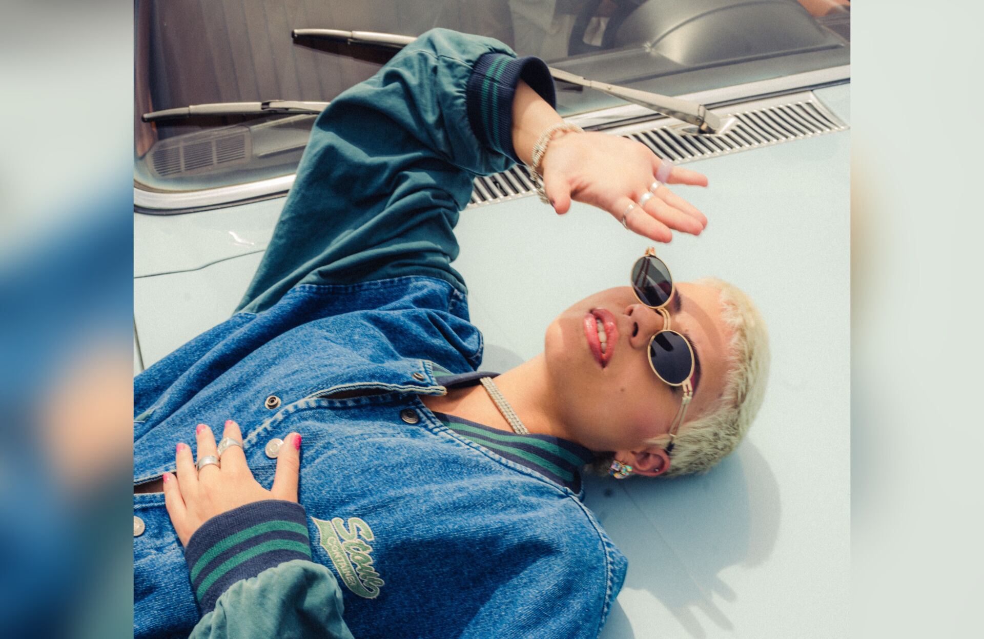 Es productora musical profesional, música, toca varios instrumentos y está dispuesta a abrirse su propio camino.