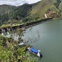 El embalse de Salvajina está ubicado en el norte del departamento del Cauca, en el municipio de Suárez. Lla represa retiene los caudales que vienen de la cuenca alta del río Cauca.