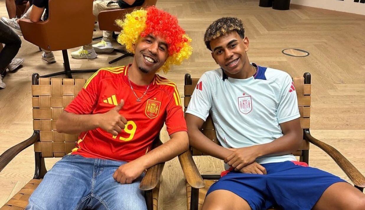 Mounir Nasraoui junto a su hijo, Lamine Yamal.