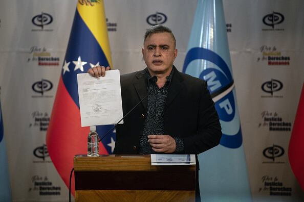 La dirigente liberal venezolana María Corina Machado, que arrasó en las primarias opositoras, fue proclamada este jueves como candidata presidencial de la oposición para 2024, un día después de que la fiscalía anunciara una investigación penal contra los organizadores de la elección interna.