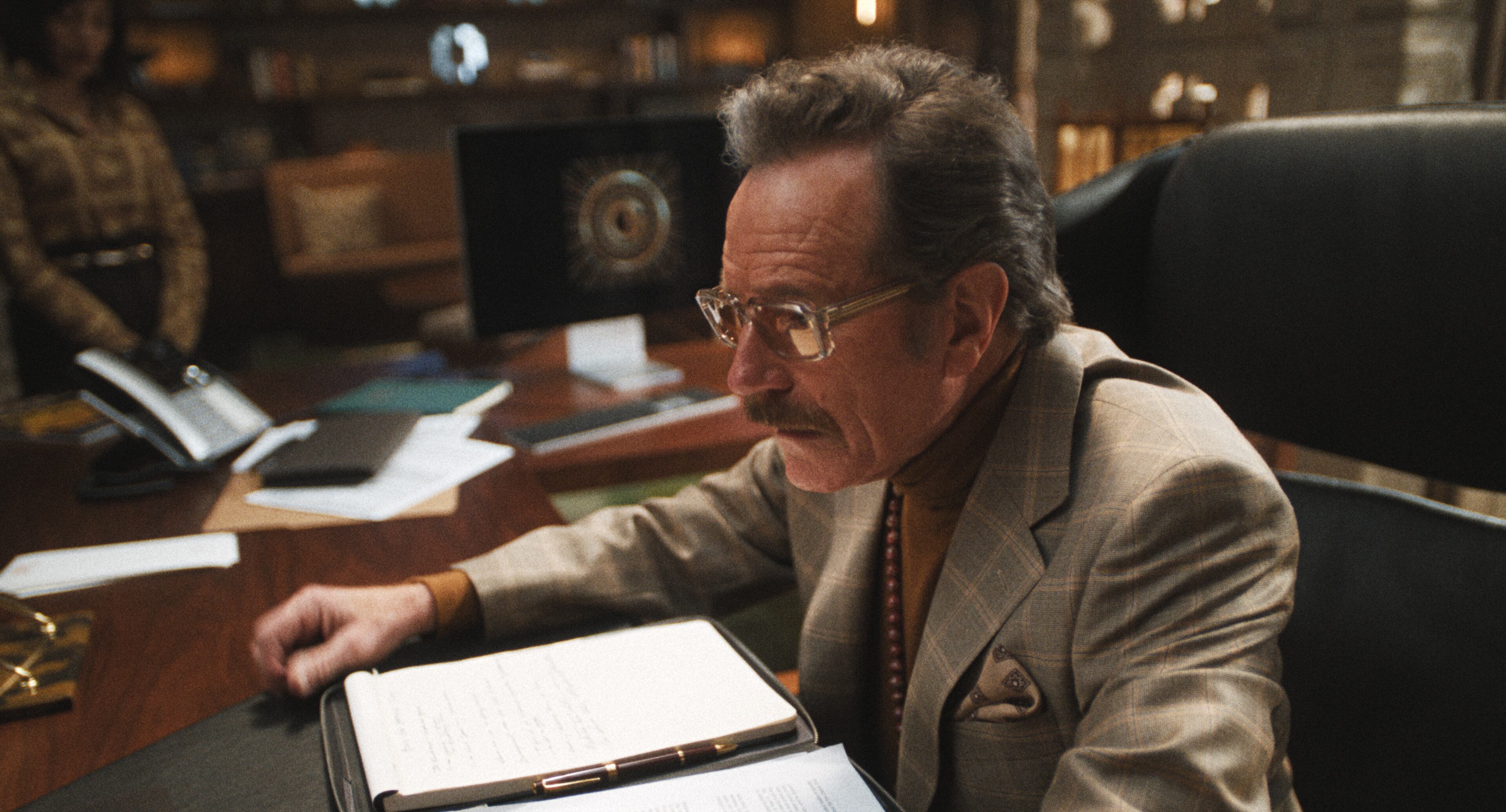 Bryan Cranston en “El estudio”, disponible en Apple TV+.