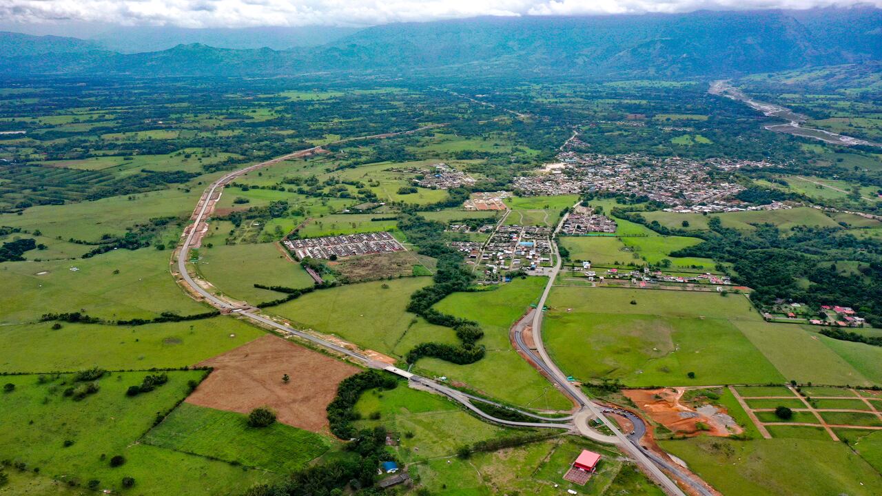 Más de 17 mil empleos generados desde el inicio del proyecto. 6.691 activos a abril de 2021, 79% personal residente de la zona de influencia.