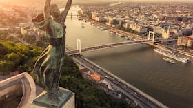 Paisaje urbano de Budapest y Estatua de la Libertad