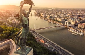 Paisaje urbano de Budapest y Estatua de la Libertad