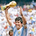 En 1986, Diego Maradona alcanzó la gloria. Con su liderazgo, su fútbol y sus goles inolvidables llevó a un equipo muy criticado a ganar el mundial de fútbol.