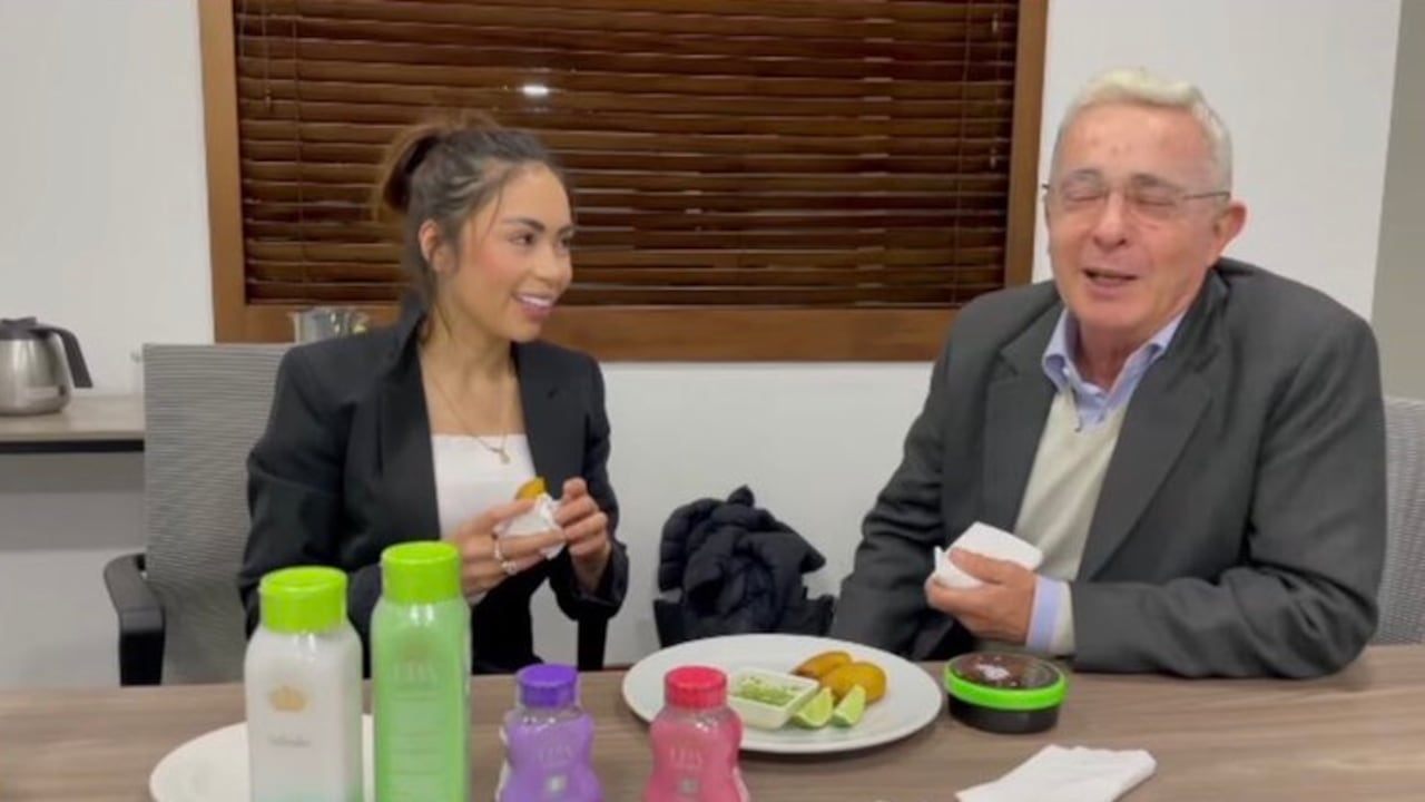 Álvaro Uribe se reúne con Epa Colombia