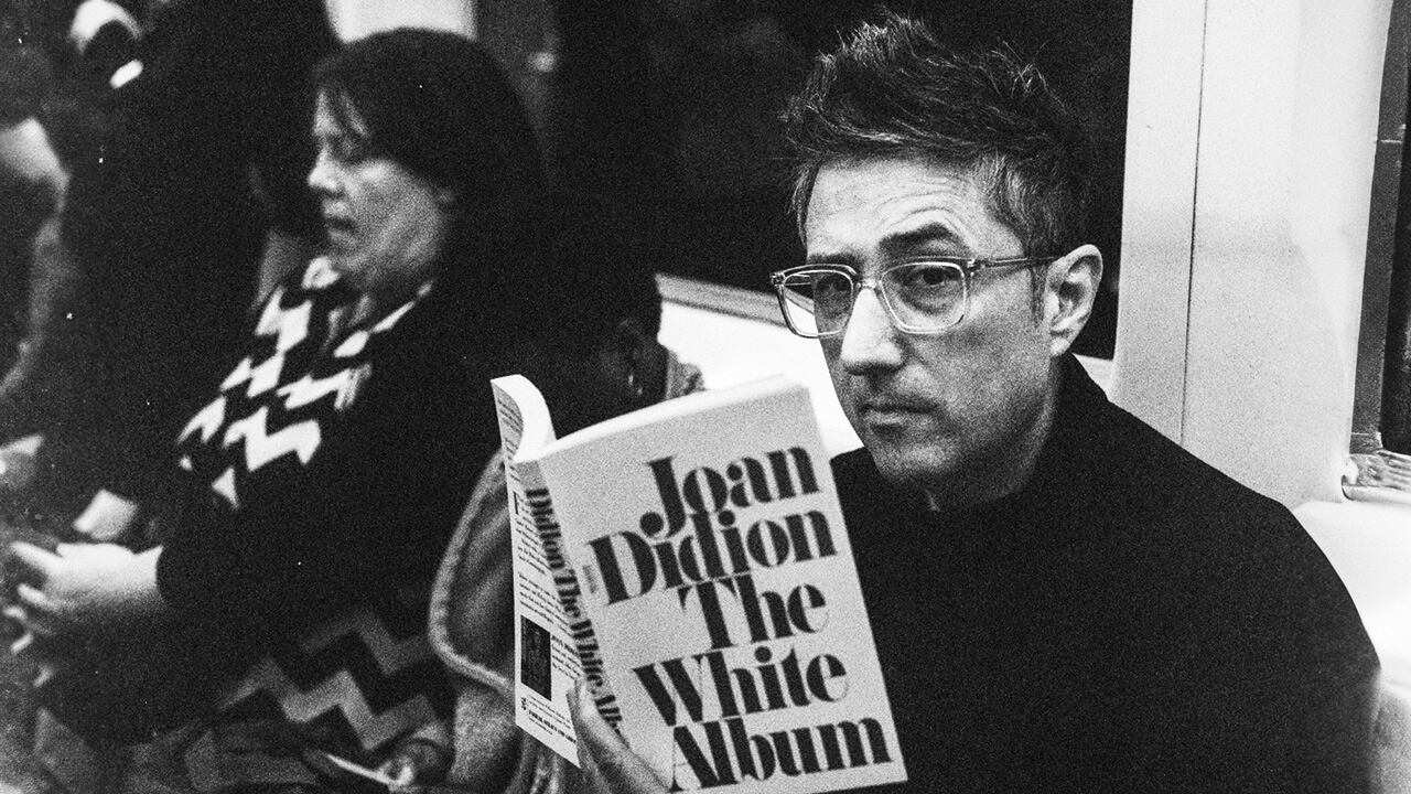 Patricio Pron ganó el Premio Alfaguara de Novela 2019, y es hora de su regreso a la capital.