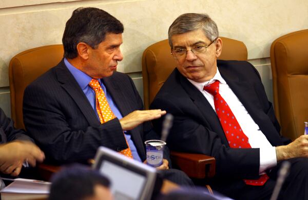 César Gaviria (Colombia, 1990-1994). Tras conocerse que el presidente Santos sería operado de cáncer de próstata, Gaviria reveló que sufrió un cáncer encapsulado en esta glándula en el 2005. Aunque no dio detalles sobre su tratamiento, anotó que 'fue una cosa que pasó bastante desapercibida'.