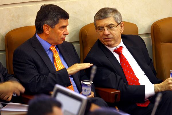 César Gaviria (Colombia, 1990-1994). Tras conocerse que el presidente Santos sería operado de cáncer de próstata, Gaviria reveló que sufrió un cáncer encapsulado en esta glándula en el 2005. Aunque no dio detalles sobre su tratamiento, anotó que 'fue una cosa que pasó bastante desapercibida'.