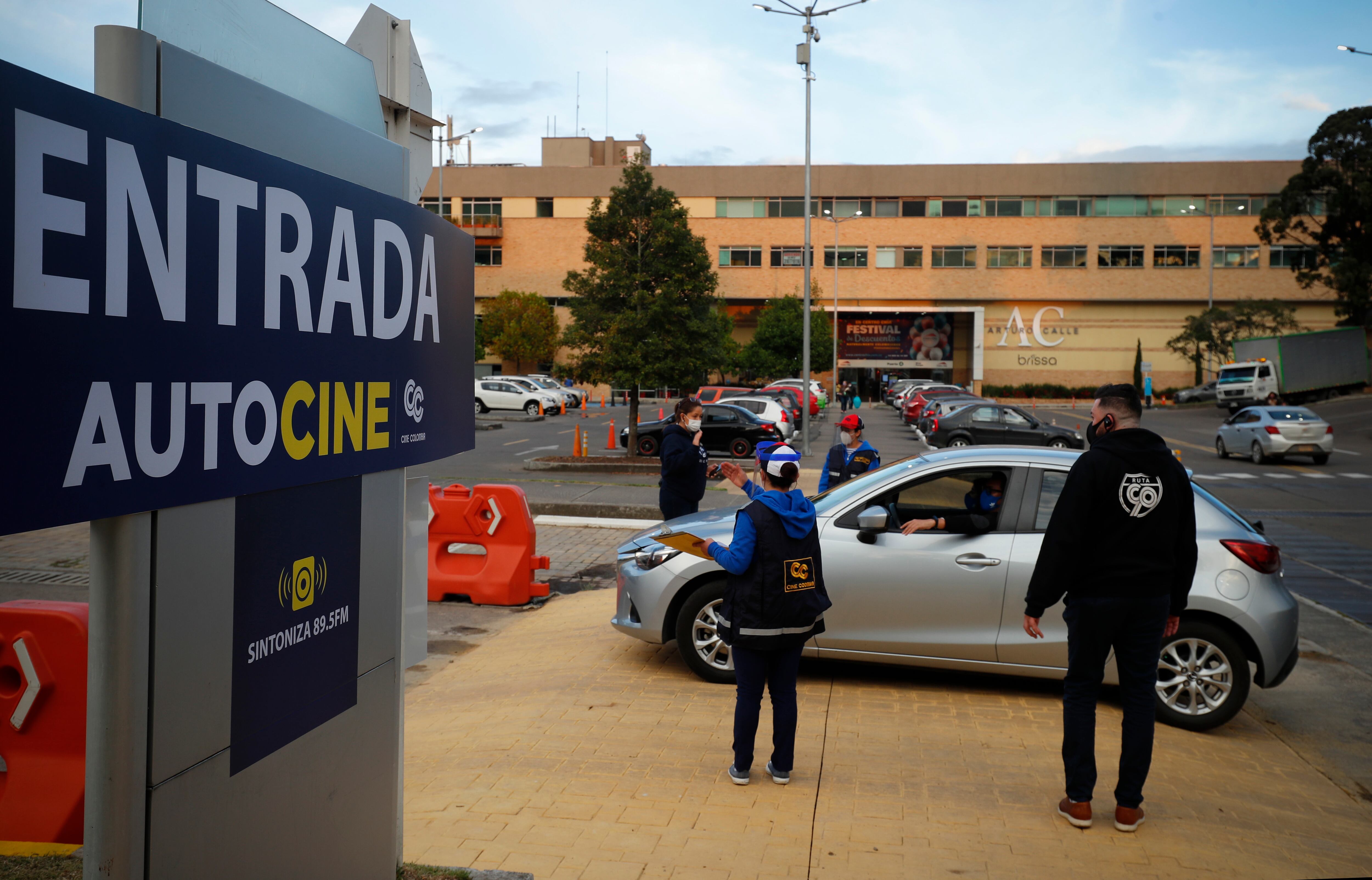 La primera función del autocine de Cine Colombia se realizó en Centro Chía a mediados de agosto de 2020.