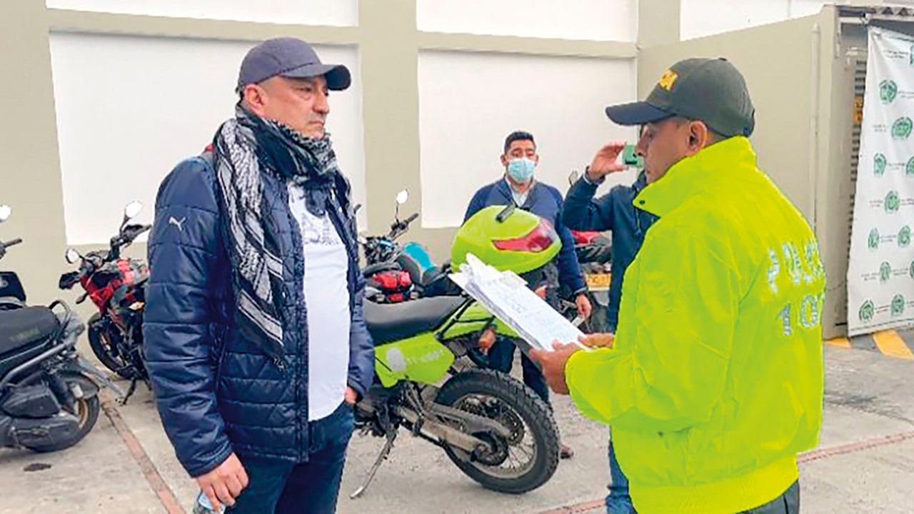 Los presuntos involucrados en la fuga, Édgar Munévar Castilla, alias el Caballista (izq.), y John Fredy Gallo, alias Pájaro, están libres por vencimiento de términos.