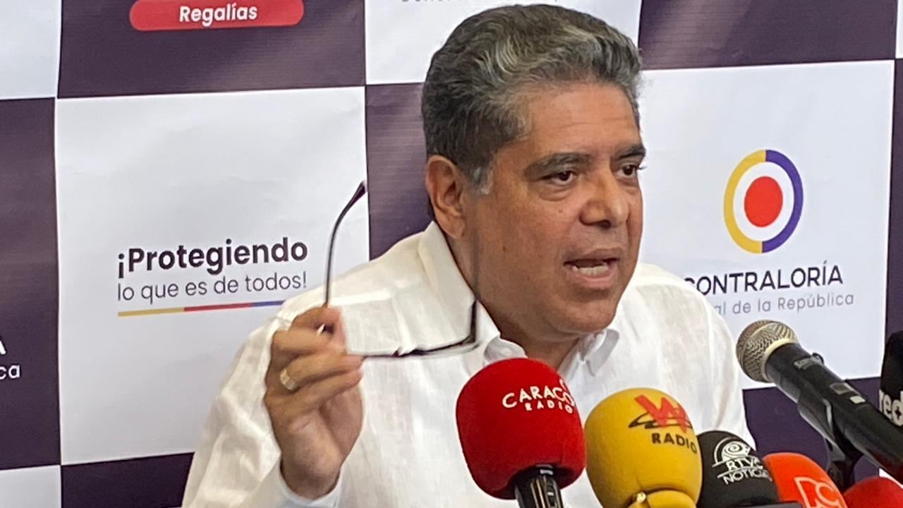 Rueda de prensa con el Contralor de la Nación, Carlos Hernán Rodríguez, Foto José L GUzmán. EL País.