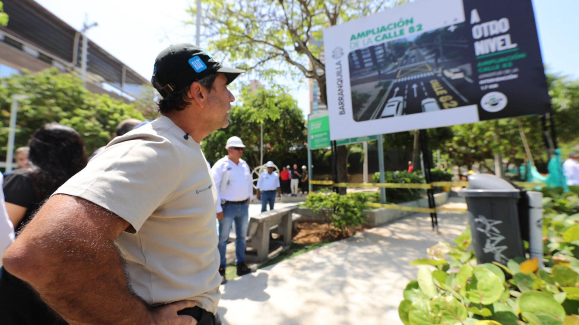 El alcalde Alejandro Char supervisa el inicio de las obras de ampliación de la calle 82, un proyecto clave para mejorar la movilidad en el norte de Barranquilla.
