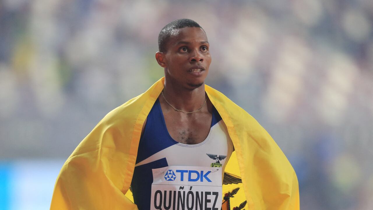 (FILES) In this file photo taken on October 01, 2019 Ecuador's Alex Quinonez celebrates after taking bronze in the Men's 200m final at the 2019 IAAF Athletics World Championships at the Khalifa International stadium in Doha. - Ecuadorian Olympic sprinter Alex Qui�onez, 32, was killed in the port of Guayaquil (southwest), the sports ministry said on October 23, 2021. (Photo by MUSTAFA ABUMUNES / AFP)