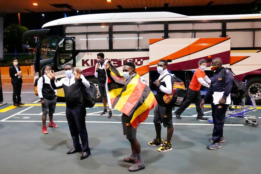 El sábado un entrenador dio positivo al descender del avión y el resto de la delegación fue puesta en aislamiento en su hotel por precaución.