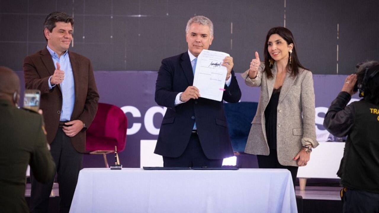 Iván Duque firmó el decreto de gratuidad en educación superior a estratos 1, 2 y 3.