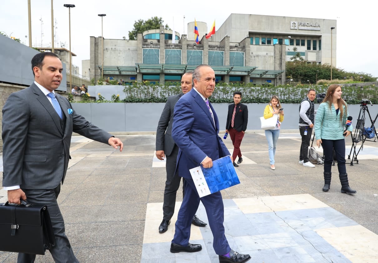 El ministro Guillermo Reyes interpuso la denuncia contra Viva Air.