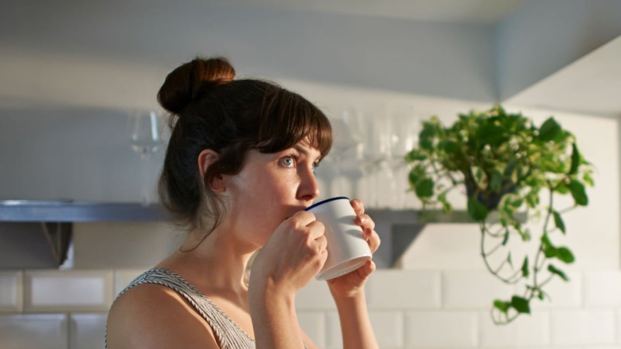 Ponerle un poco de cacao a una taza de café trae grandes beneficios.