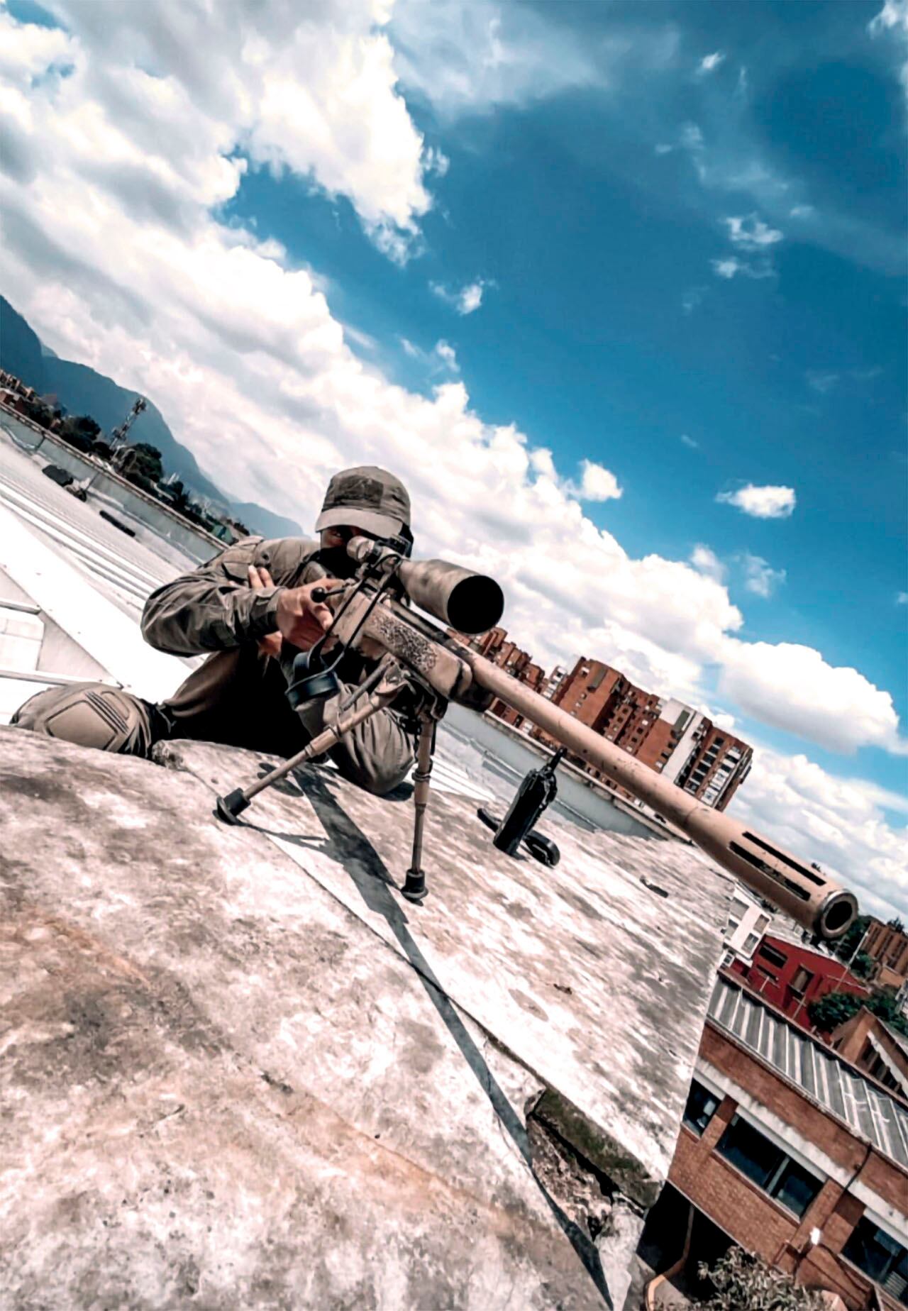 Las amenazas a los policías los hizo exiliarse. 