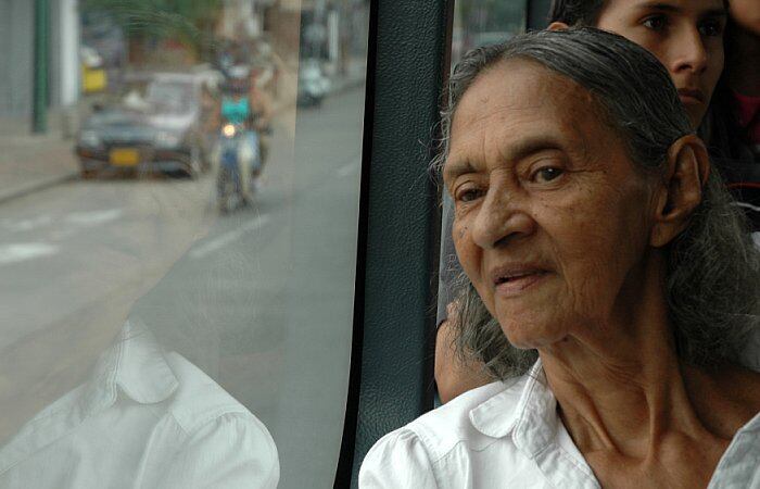 Durante la operación de prueba gratuita del MIO que se adelanta actualmente en Cali, no está funcionando el sistema de cobro automatizado, que es justamente una de las novedades del proyecto frente a los sistemas que ya funcionan en Bogotá (Transmilenio) y Pereira (Megabús)