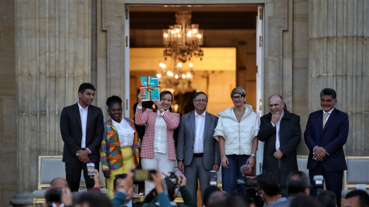 Presidente Gustavo Petro y la Ministra de salud Carolina Corcho