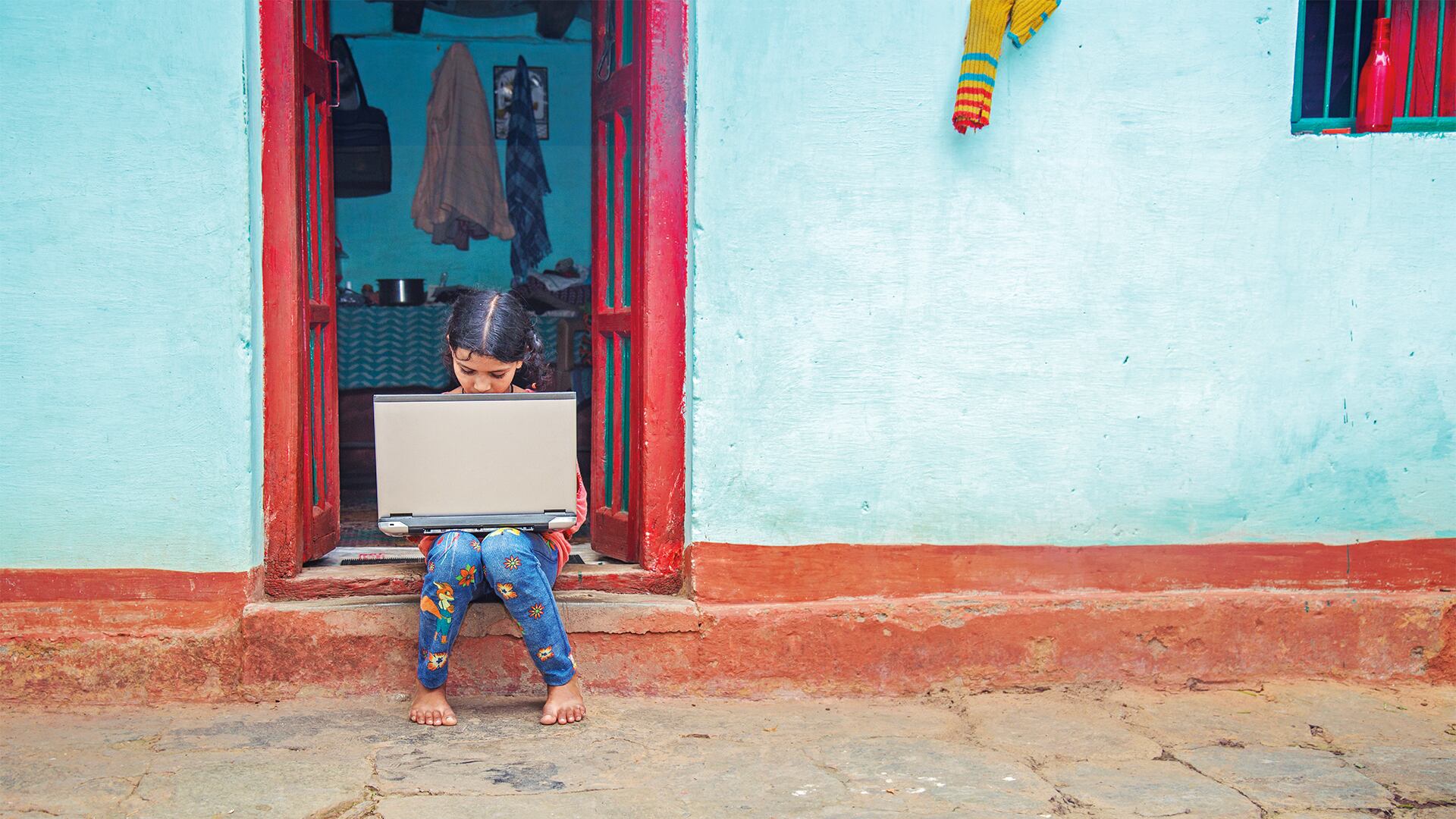 NO USAR, USO EXCLUSIVO MEJOR COLOMBIA, Especial inversión social, introducción