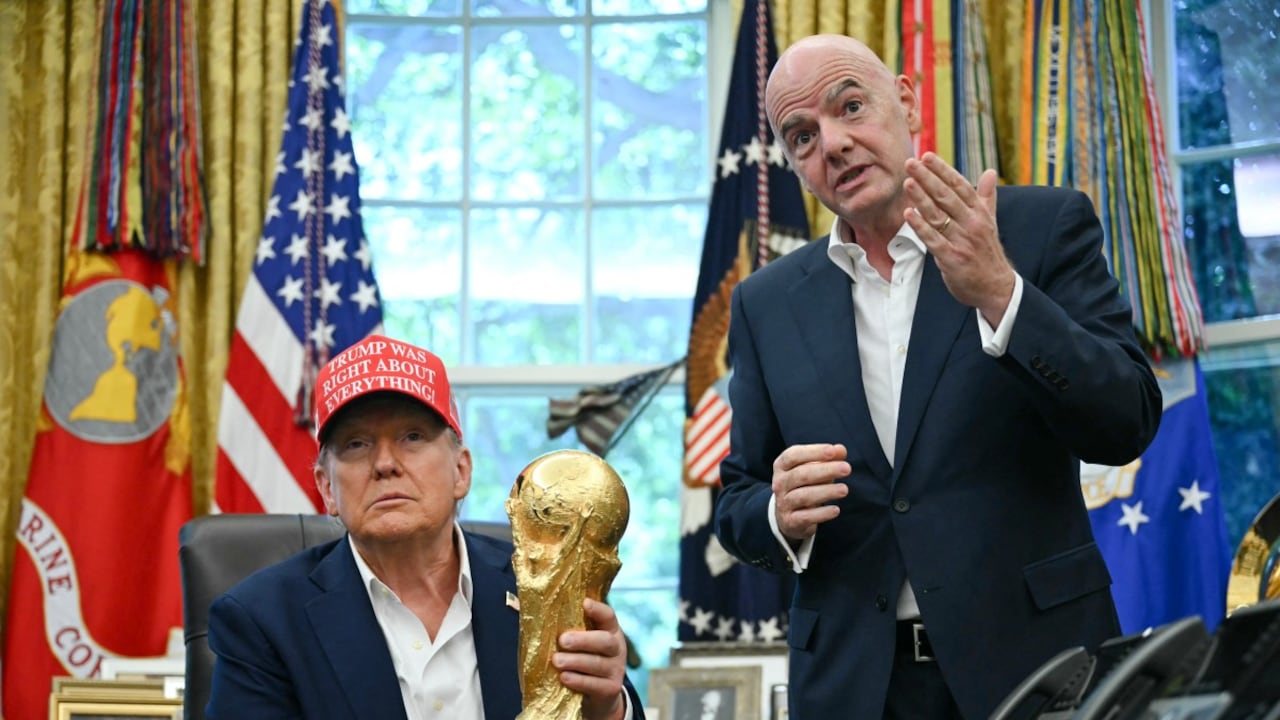 El presidente de Estados Unidos, Donald Trump, acompañado por el presidente de la FIFA, Gianni Infantino.