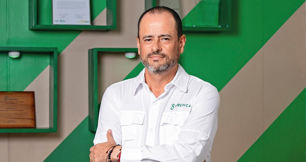 Óscar CifuentesGerente de Gremca Gremca autogenera toda la energía que requiere para su proceso productivo. Cuenta con una planta de biogás y con otra de energía solar. 