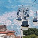 El metrocable es otra de las atracciones turísticas de la ciudad de Medellín, sistema de transporte que favorece a los barrios más humildes de la capital antioqueña