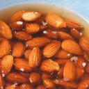 Las almendras remojadas son más fáciles de digerir.