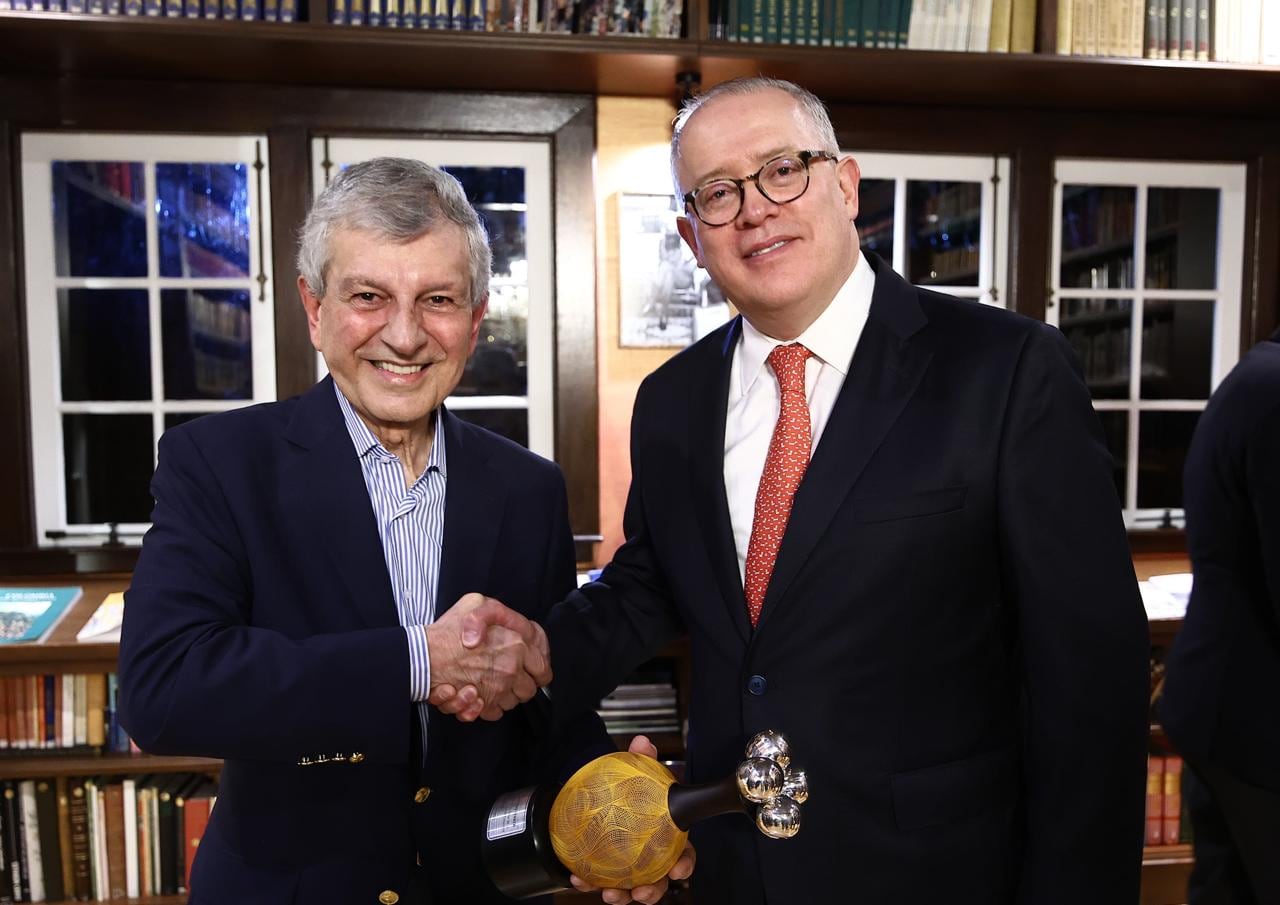 Juan Martín Caicedo Ferrer, expresidente de la Cámara Colombiana de la Infraestructura, junto al presidente ejecutivo de Andemos, Andrés Chaves