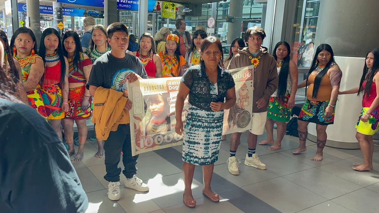 Adriana Martínez Dogirama llegando al aeropuerto El Dorado, en Bogotá.