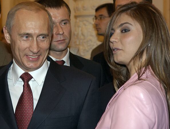 El presidente ruso Vladimir Putin y la campeona olímpica (gimnasia rítmica) Alina Kabayeva, durante la reunión del presidente con atletas-ganadores y campeones olímpicos