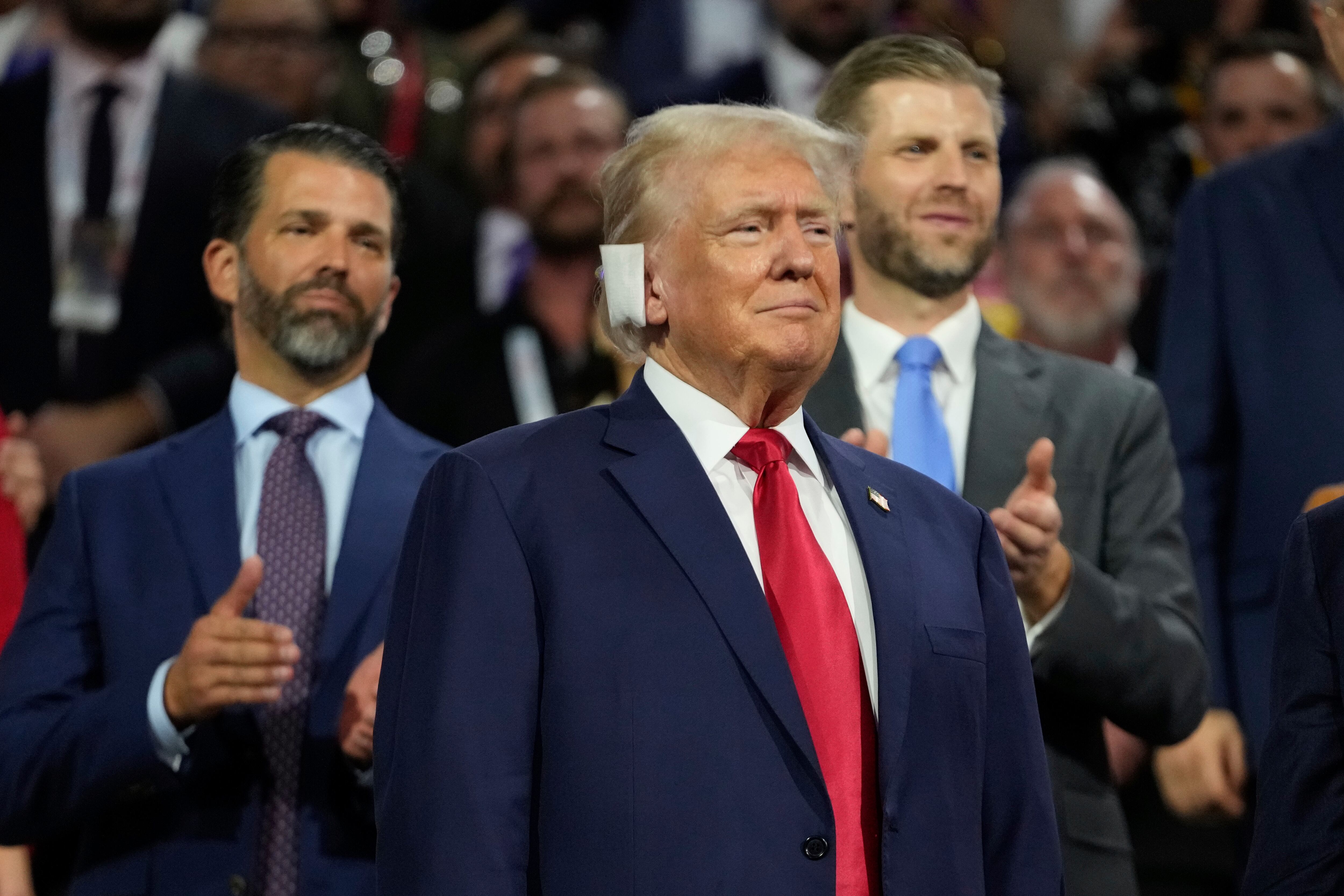 El candidato presidencial republicano, el expresidente Donald Trump, aparece durante la Convención Nacional Republicana el lunes 15 de julio de 2024 en Milwaukee.