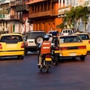 Un turista la había olvidado en la. parte trasera del taxi.
