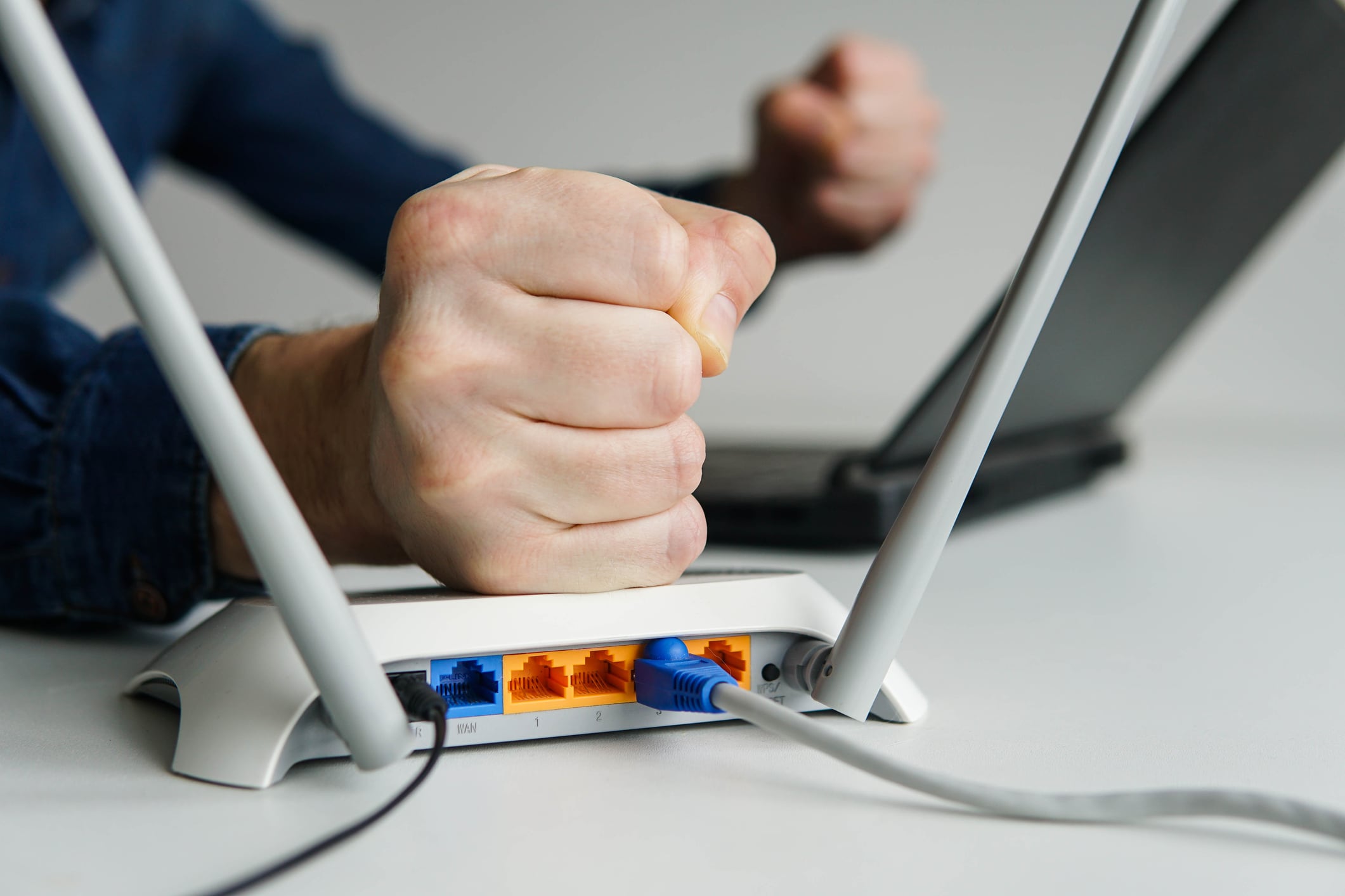 El exceso de aparatos conectados obliga al router a repartir la señal y genera lentitud.