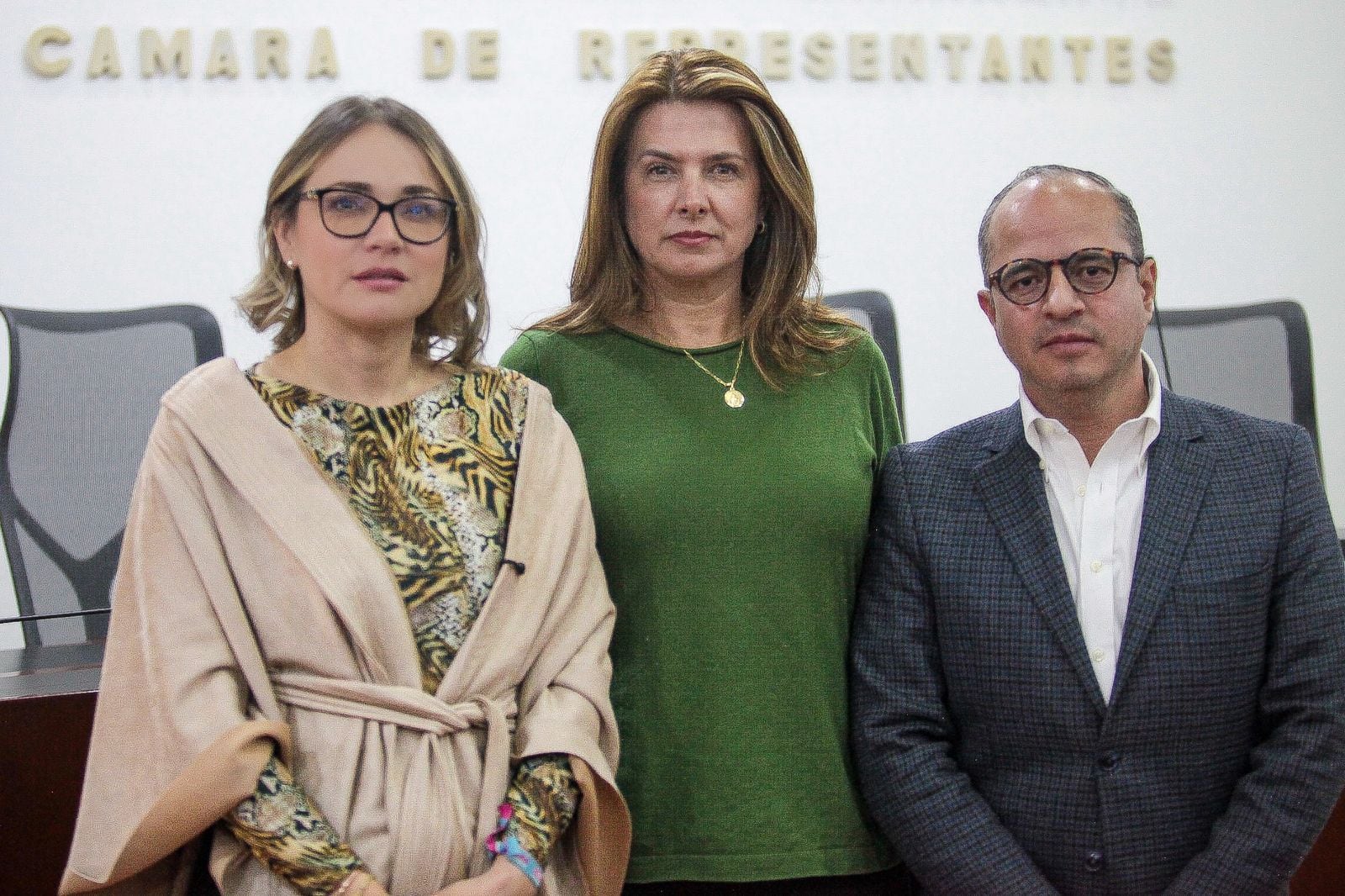 Carolina Arbeláez, Juana Carolina Londoño y Juan Espinal.