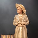 Desde el Garrick Theatre de Londres, ‘La profesión de la Sra. Warren’ ostenta a Imelda Staunton como la Sra Kitty Warren y su hija Bessie Carter como Vivie Warren.