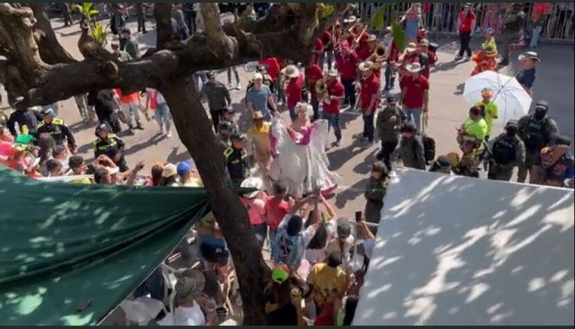 Alcocer desfilo en la Batalla de Flores de la 44.