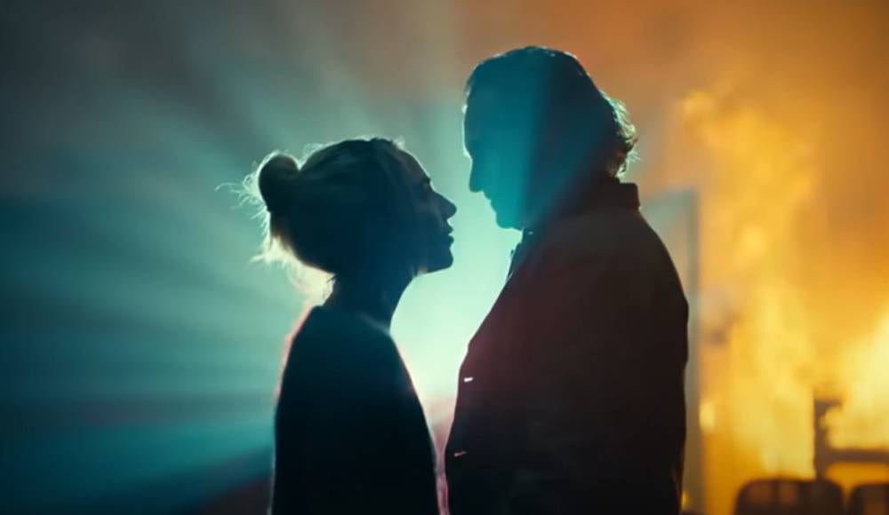 Escena de Harley Quinn y el Joker.