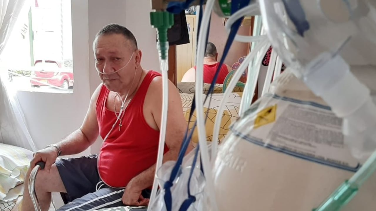 Víctor Escobar permanece 24 horas conectado a respiradores artificiales.