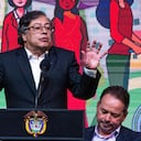 El presidente colombiano Gustavo Petro pronuncia un discurso durante una ceremonia para iniciar un alto el fuego de seis meses como parte de un proceso para iniciar una paz permanente entre el ELN y el gobierno en Bogotá, Colombia, el 3 de agosto de 2023. (Foto de Sebastián Barros /NurPhoto vía Getty Images)