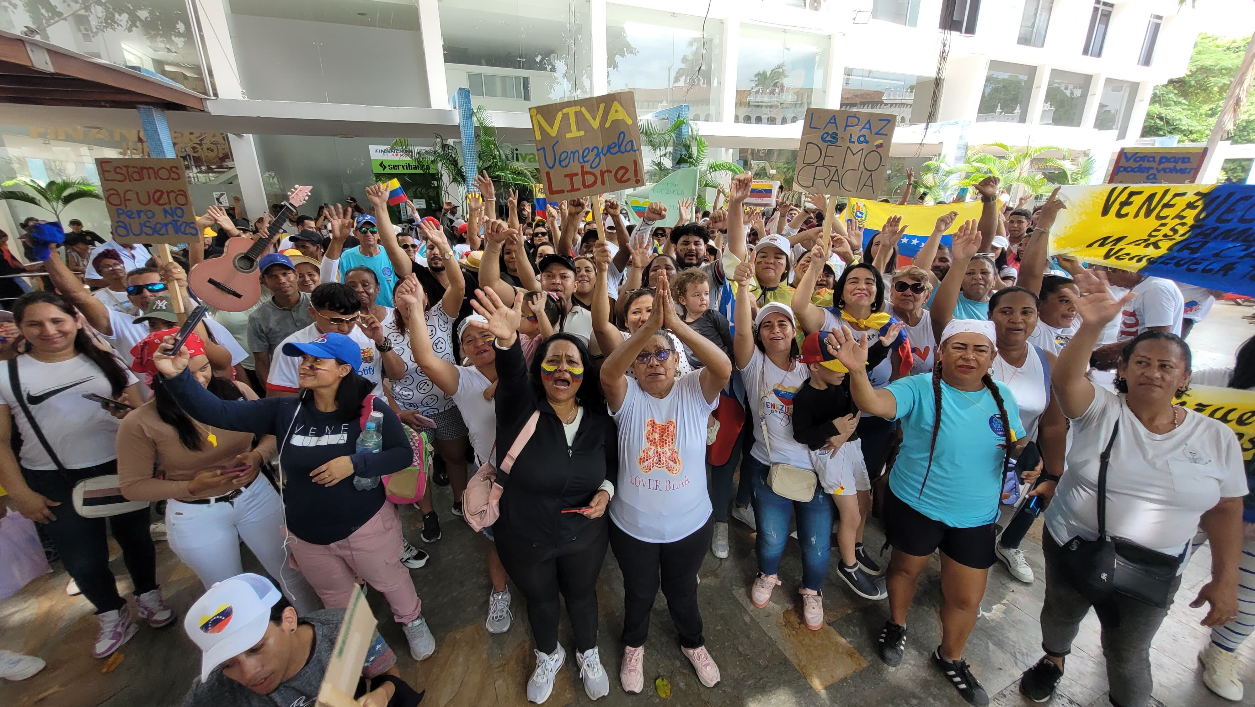 Votaciones en Cartagena de ciudadanos venezolanos para Presidente