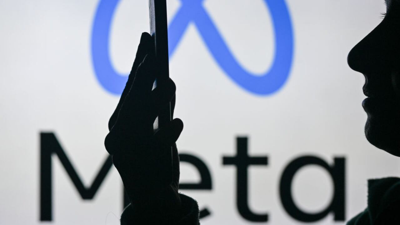 Meta desarrolla un motor de búsqueda para usarlo en su 'chatbot' Meta AI.