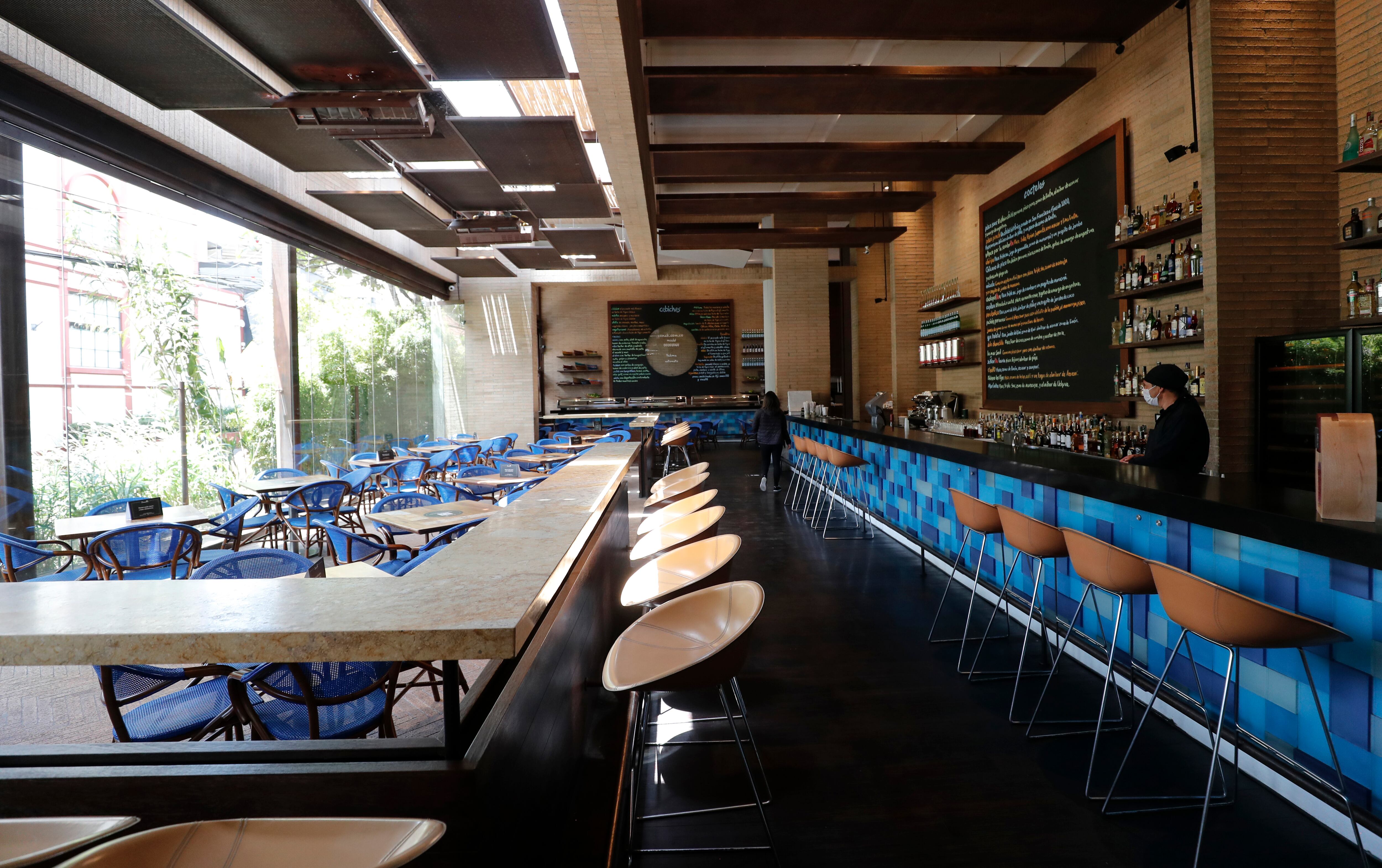 Restaurantes vacios, sin clientes, apertura de restaurantes.