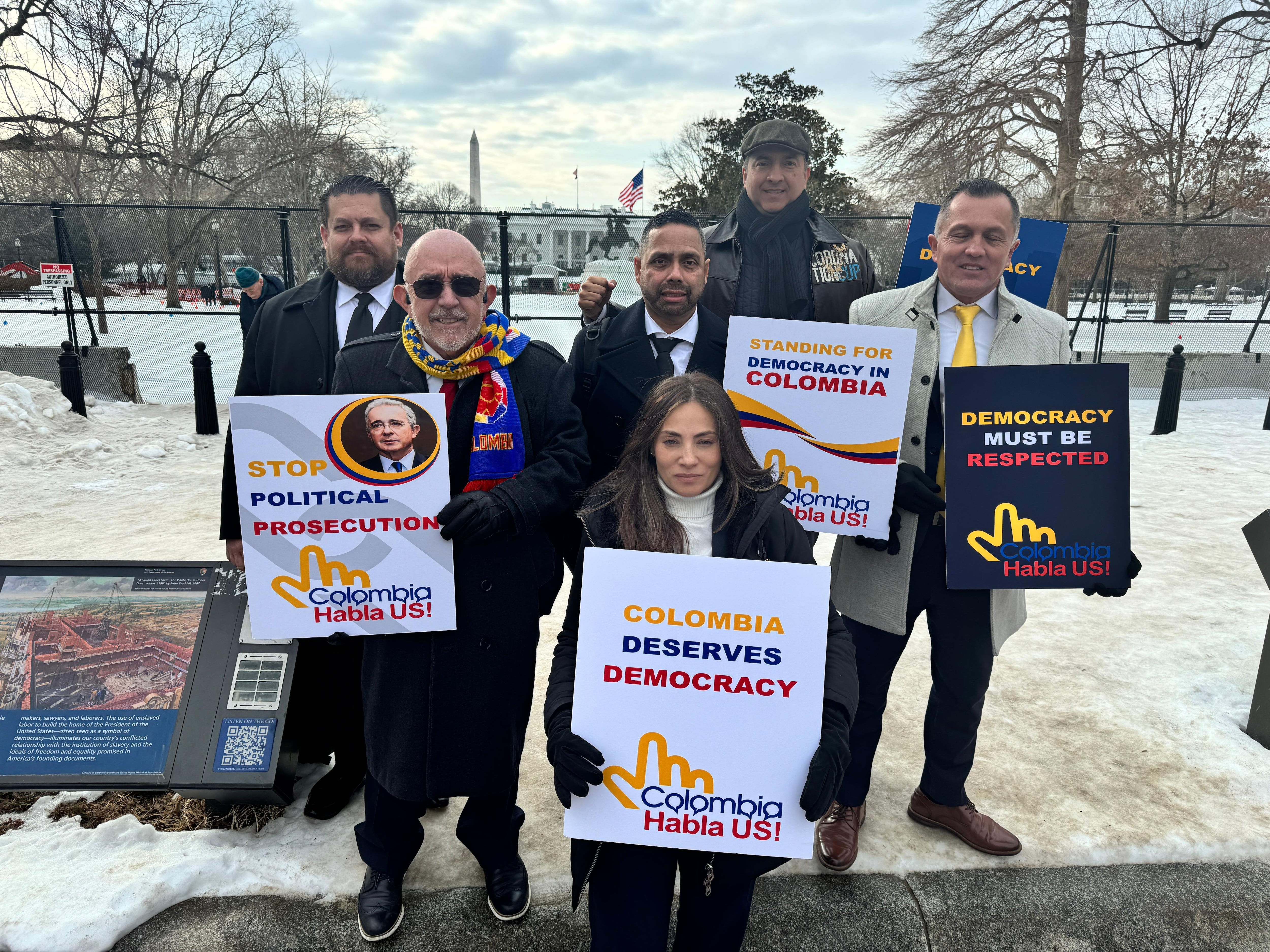 Grupo de Colombia Habla US reunido en Washington