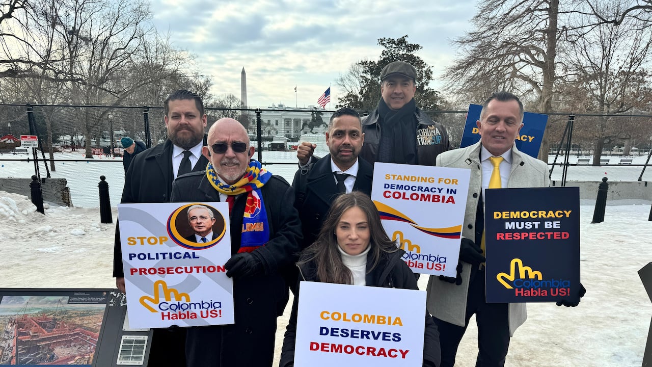 Grupo de Colombia Habla US reunido en Washington