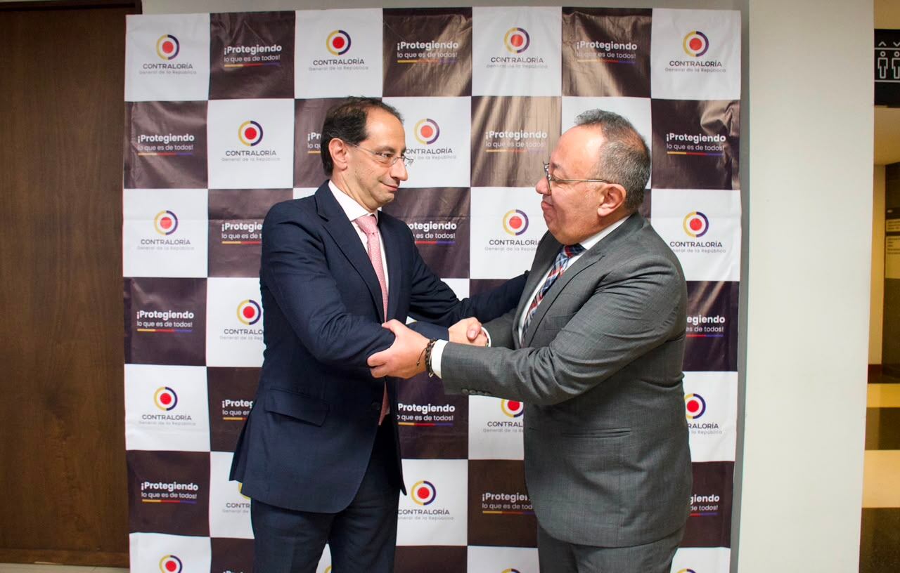 El vicepresidente electo, José Manuel Restrepo Abondano participó en la instalación de la mesa técnica en la Contraloría General.